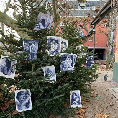 Anna Dart im Studio: Anna Dart spending Christmas time in the city of Zug