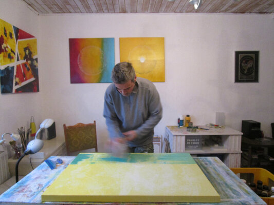 Kerstin Franz en el estudio: Mein Lebensgefährte und Kunstpartner Yogi -  mehr unter kunstyogi.de und hier als Jörg "Yogi" Schäfer