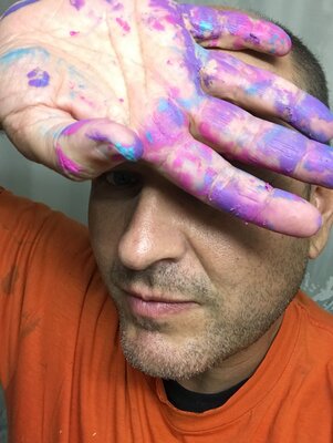 Yiannis Kaminis in de studio