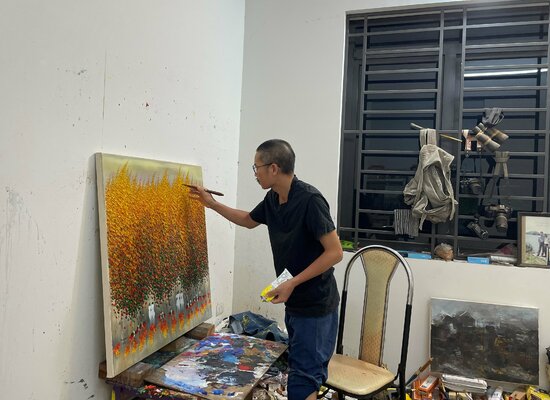 Trong Thuong Tran in de studio