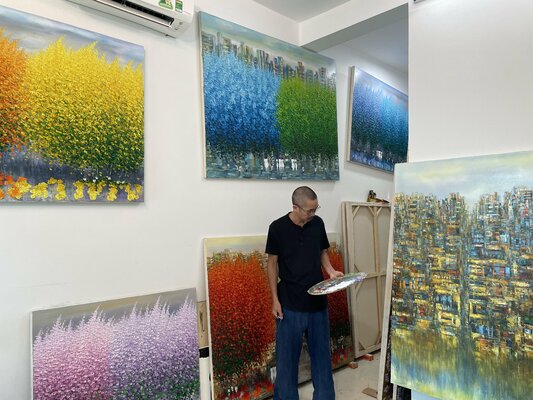 Trong Thuong Tran in de studio