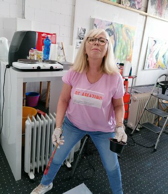 Brigitte Uhrmacher nello studio