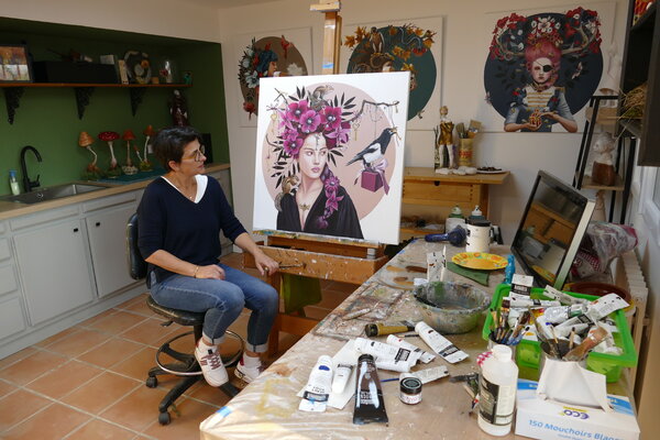 Nathalie Roure in de studio: Nathalie Travaillant sur une Oiselleuse