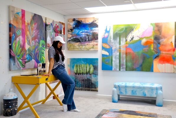 POOVI ART in the Studio: Artist in studio