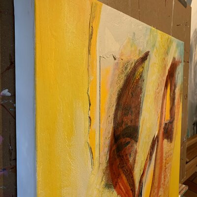 Sangie en el estudio: Finalisation de l'oeuvre "This girl with brown hair"