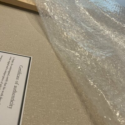 Sangie en el estudio: Certificat authenticité apposé au dos de chaque toile