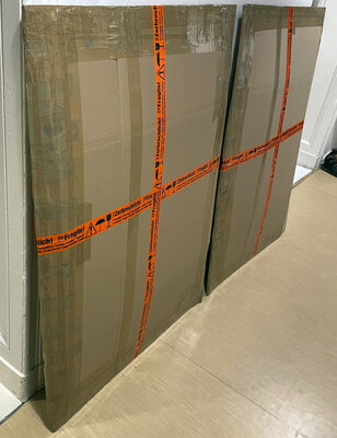 Ewen Gur im Studio: Professional and secure shipping of artworks directly from the studio