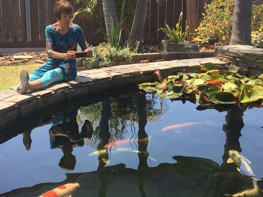 Elizabeth Rickert nello studio