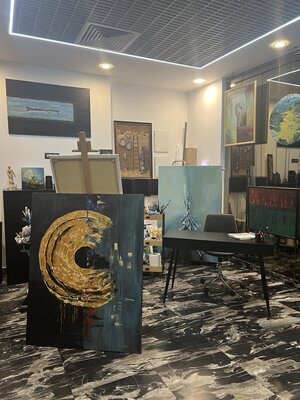 Carmen Aurariu in the Studio