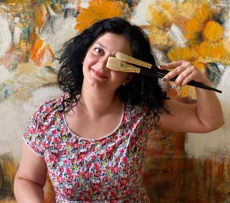 Anna Soghomonyan im Studio