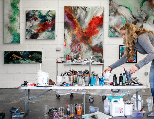 Anna Dora nello studio