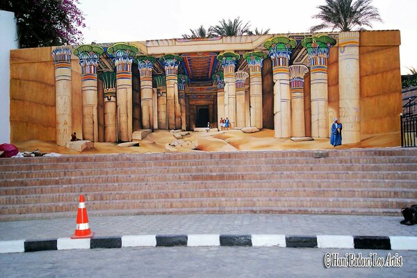 Hani Badawi Leo en el estudio: Hani Badawi created a great work with a perspective technique and perfect execution allowing the viewer's eyes to see the Temple up to 100 meters away and generating a three-dimensional effect.