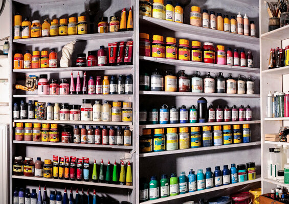 Peter Knauer en el estudio: Ordnung und Übersicht ist mir auch im Atelier sehr wichtig. - Order and overview is also very important to me in the studio.