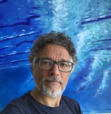 Alessandro Piras nello studio: Blue on blue.