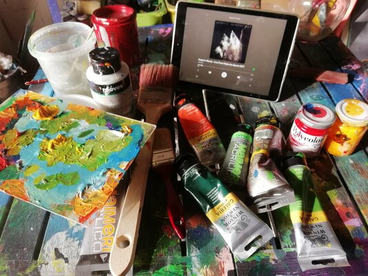 Alessandro Piras nello studio