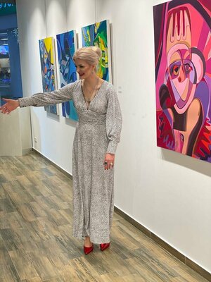 Olja Mesec en el estudio: Solo Exhibition - Parallel universes - Opening night