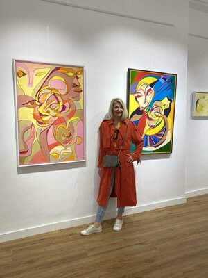 Olja Mesec en el estudio: International collective art exhibition ``La vie est belle `` MONAT Gallery Madrid