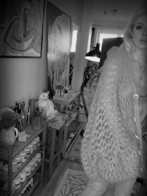 Olja Mesec en el estudio: The best white helper.