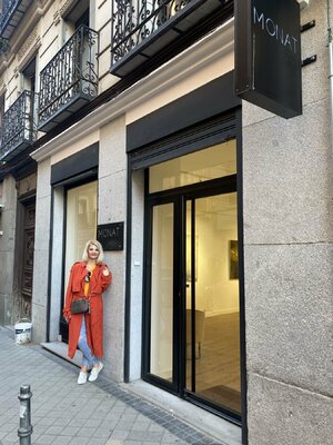 Olja Mesec en el estudio: International collective art exhibition ``La vie est belle `` MONAT Gallery Madrid