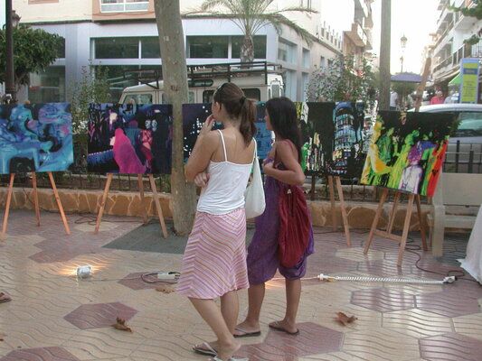 Anando Arnold in the Studio: Ausstellung auf dem Paseo von Sta Eularia, Ibiza