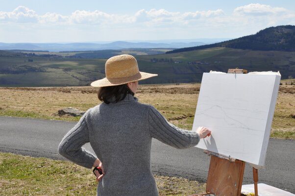 Anne Baudequin im Studio: Painting 'en plein air', Auvergne, France