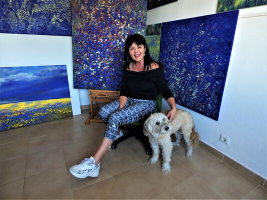 Felicia Trales nello studio