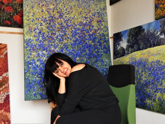 Felicia Trales nello studio