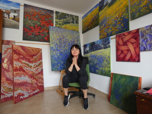 Felicia Trales nello studio