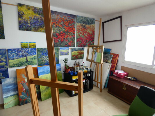 Felicia Trales nello studio