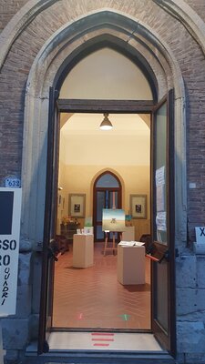 Elisa Spagnoli nello studio: Ingresso mostra personale