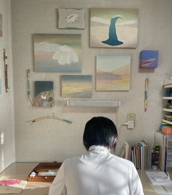 Shizuka Nakanishi in de studio