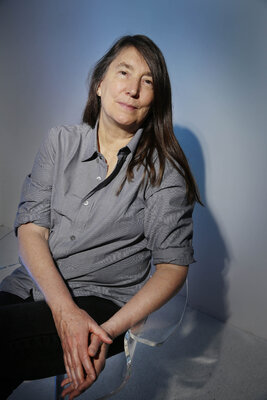 Jenny Holzer nello studio