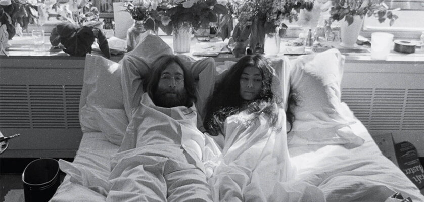 Yoko Ono dans le studio