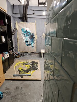 Viktoriia Kartashova in de studio: Im my studio at  ART ACADEMY OF CONTEMPORARY ART  named by Salvador Dali in Kyiv, Ukraine