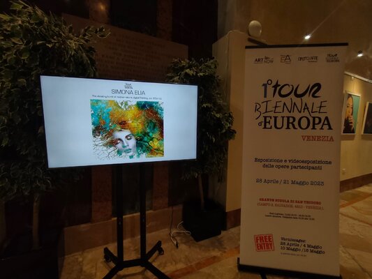 Simona Elia dans le studio: My art in Venice- Tour of Europe '23
