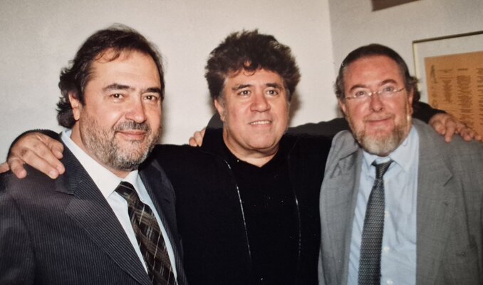 Ángel Alcalde in the Studio: El cantante Patxi Andión y el director de cine Pedro Almodóvar y Ángel Alcalde.