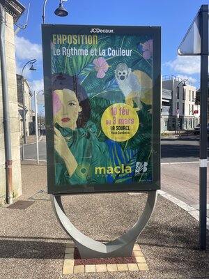 Victoria Stagni in de studio: Annonce de l'exposition "Le rythme et la couleur", La Source, Le Bouscat.