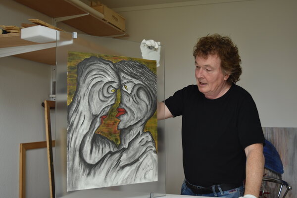 Louis Atelouis nello studio