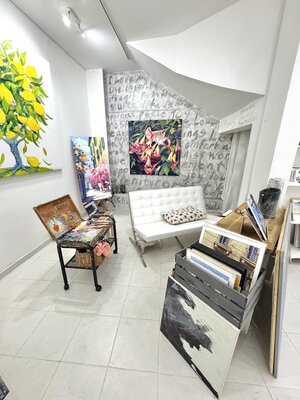 Angie Brooksby-Arcangioli in the Studio: Ma atelier in the back of Nouvelle Galerie Massillon, 26 rue Massillon, Hyères