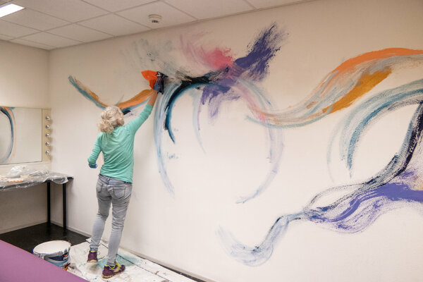 Tiny De Bruin im Studio: Wallpainting in Congrescentre Agora Lelystad