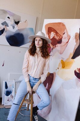 Julia A. Etedi im Studio: Julia A. Etedi