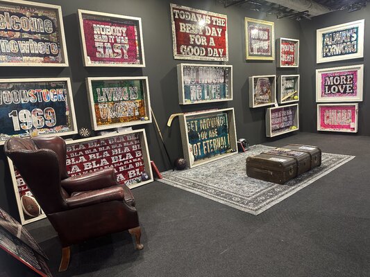 Xavi Castel dans le studio: NEO POP ART  ARTE PADOVA 2024