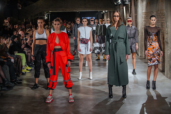 Maksym Skvortsov en el estudio: Collaboration with a fashion brand "Havryliv" with my prints on clothes (2019)  https://lvivfashionweek.com/designers/havryliv/havryliv-ss-2020