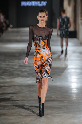 Maksym Skvortsov en el estudio: Collaboration with a fashion brand "Havryliv" with my prints on clothes (2019)  https://lvivfashionweek.com/designers/havryliv/havryliv-ss-2020