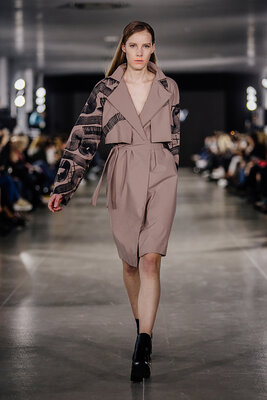 Maksym Skvortsov en el estudio: Collaboration with a fashion brand "Havryliv" with my prints on clothes (2018) https://lvivfashionweek.com/designers/havryliv/havryliv-ss-2019