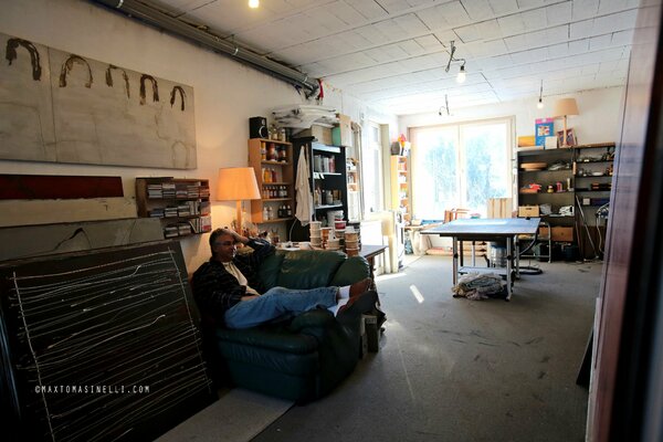 Denis De Mot en el estudio