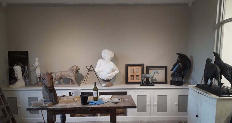 Barry Davies RCA in de studio: Preparing to chemically patinate a bronze casting of a horse's head.