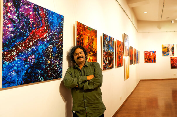 CR Shelare nello studio: "INNATE ABSTRACTION"  At  Lalit Kala Akademi, Delhi, 29 October to 4 November 2022