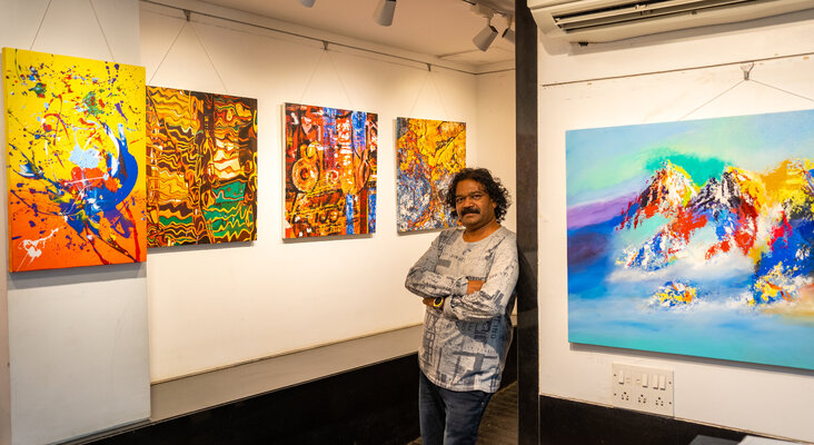 CR Shelare nello studio: "Shutter to stroke" at Jehangir Art Gallery, Mumbai 29 January to 4 February 2024.