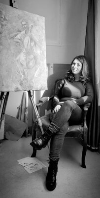 Marina ORREA in de studio: I’m sharing details about this new painting from the series “Between Dreams and Reality.”  It doesn’t have an official title yet, but I can already hear music playing.
